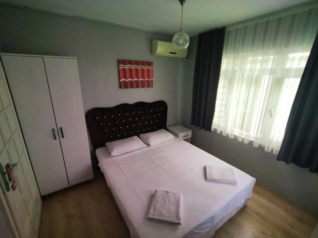 Een bed of bedden in een kamer bij Sultan Hostel & Guesthouse