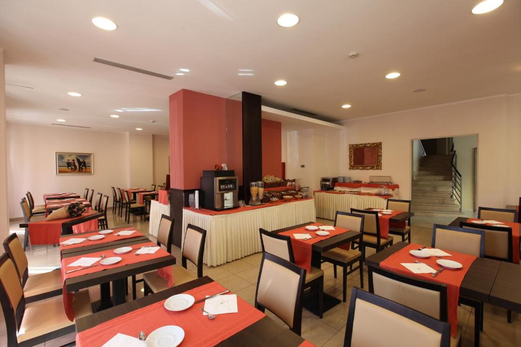Restaurace v ubytování Hotel Cavour