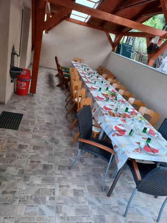 Restauracja lub miejsce do jedzenia w obiekcie Bé-La 2 Vendégház