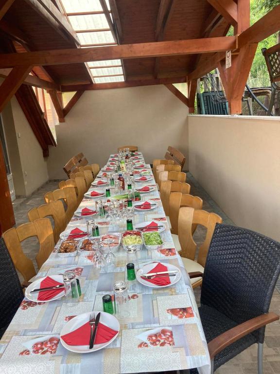 Restauracja lub miejsce do jedzenia w obiekcie Bé-La 2 Vendégház