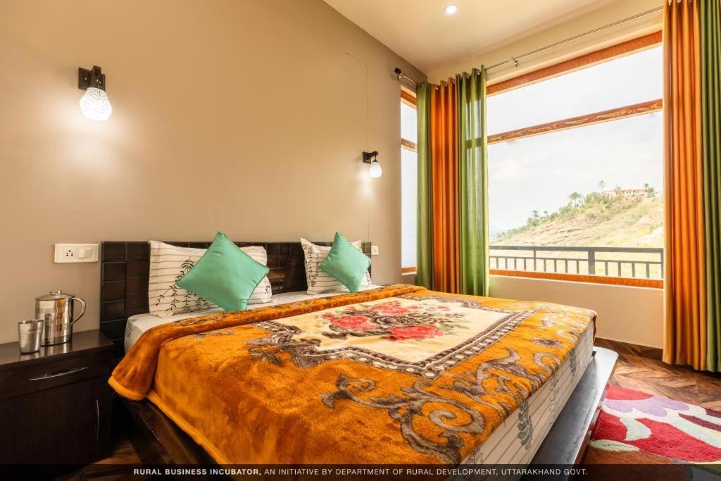 Postel nebo postele na pokoji v ubytování Shivay Home Stay