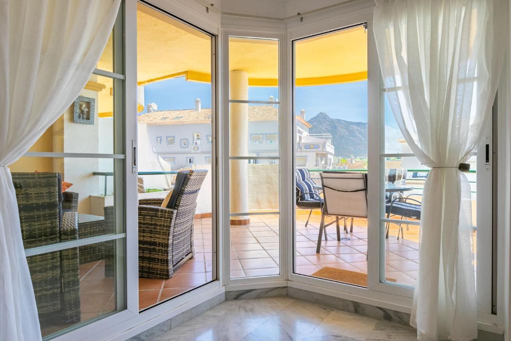 Fotografie z fotogalerie ubytování Beautiful 2 Bedroom Apartment near Puerto banus v destinaci Marbella