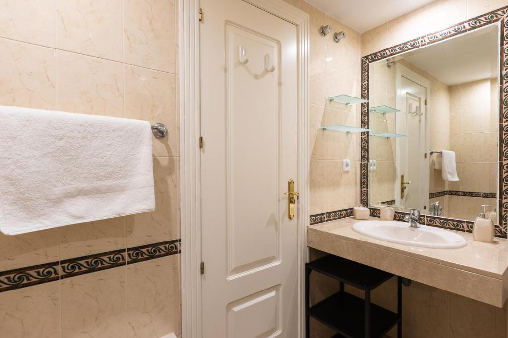 Fotografie z fotogalerie ubytování Beautiful 2 Bedroom Apartment near Puerto banus v destinaci Marbella