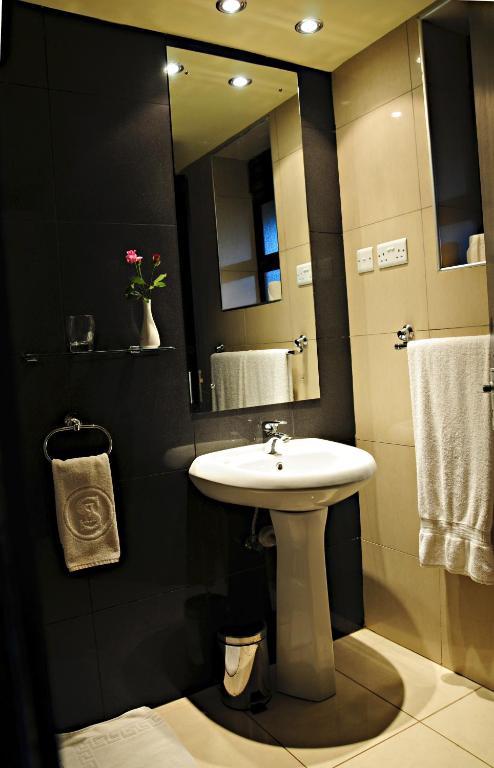 Gallery image of this property