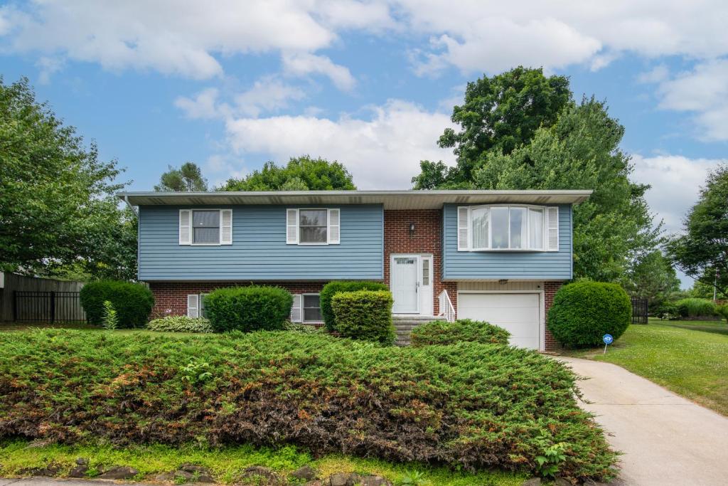Modern Private Sterling House - Housity