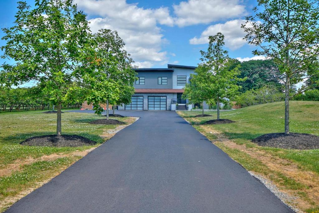 Orchard Oasis, St. Catharines (updated prices 2024)