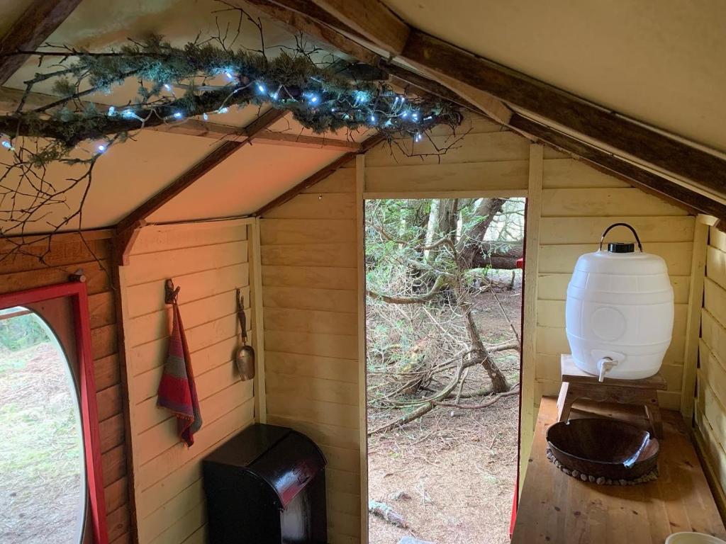 Zahrada ubytování Birkenshaw - Beautiful Shepherd’s Hut in the Highlands.