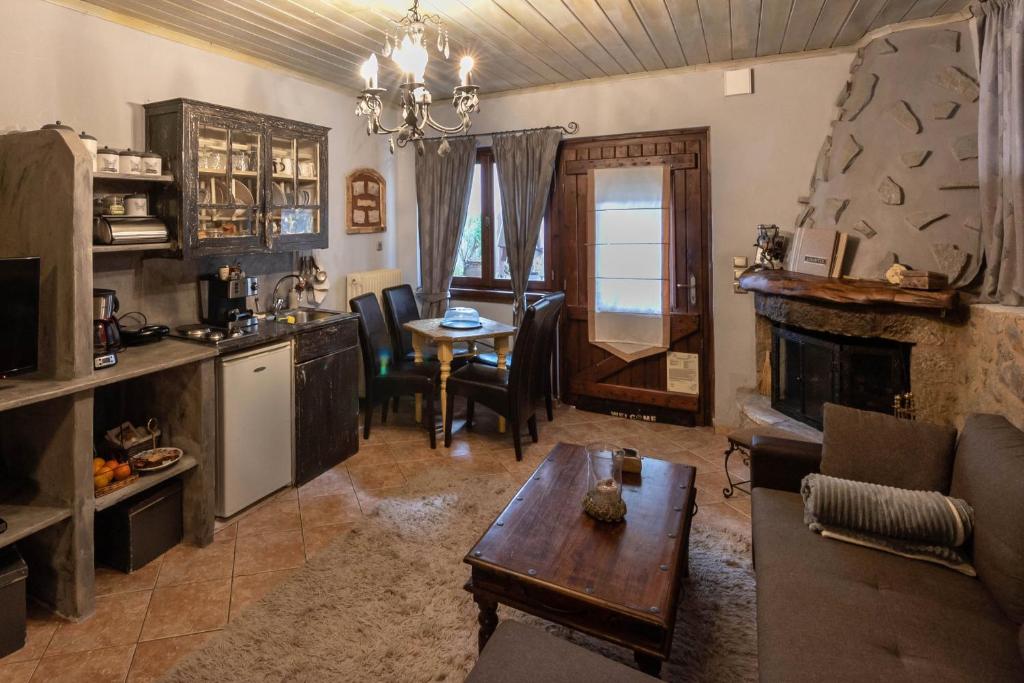 Lykovrisi Guest House - 18