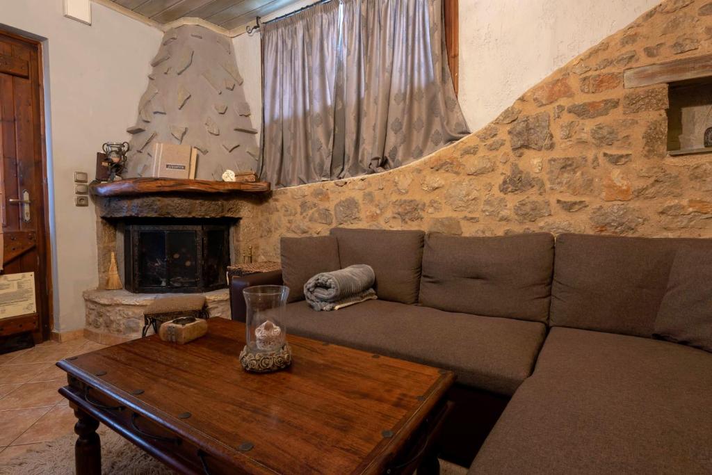 Lykovrisi Guest House - 17