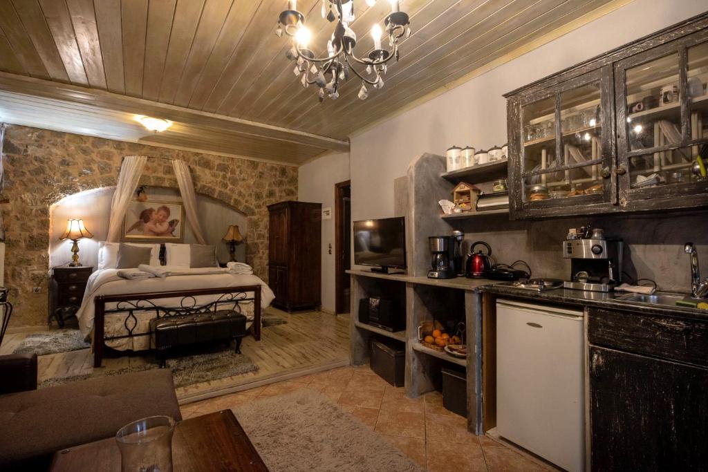 Lykovrisi Guest House - 16