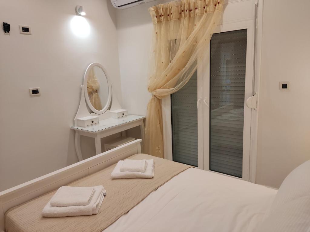 Posteľ alebo postele v izbe v ubytovaní Kyriakos Apartment