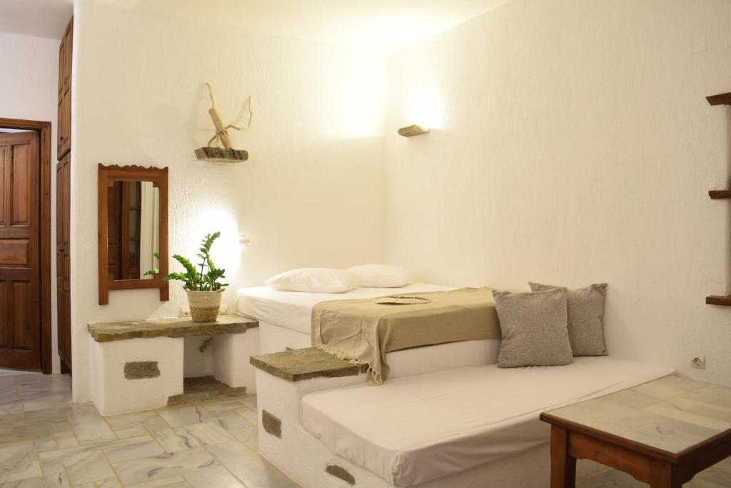 a white room with two beds and a couch at Sunset Pounda in Pounda