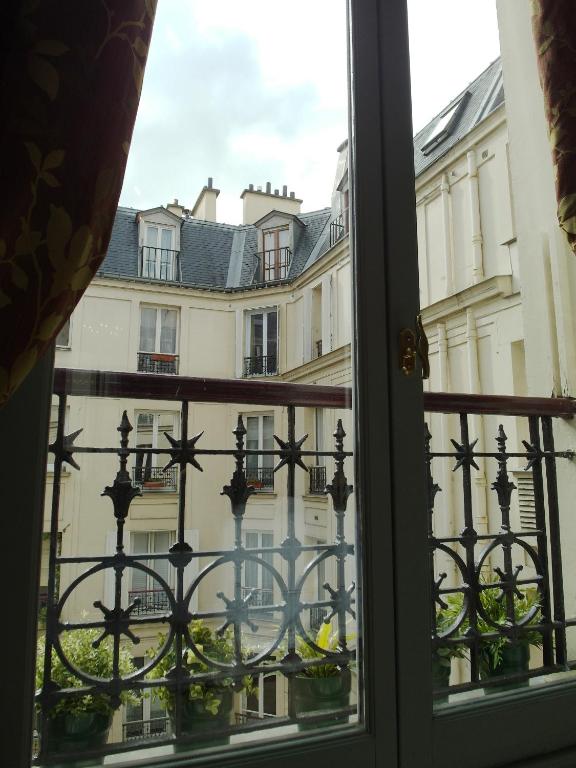 Fotografie z fotogalerie ubytování Chambre d hôte : Louvre Elegant Apt Suite v Paříži