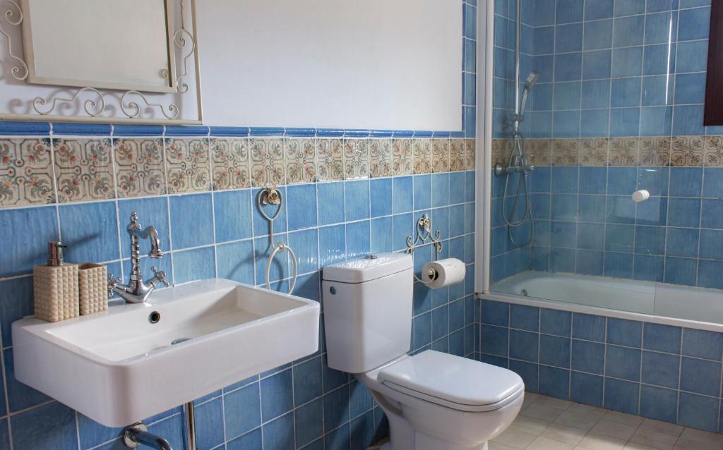 A bathroom at Luz del Tajo