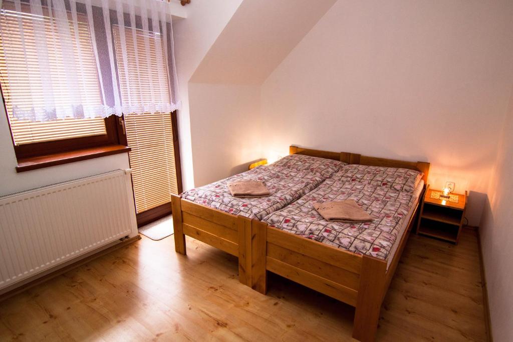 Posteľ alebo postele v izbe v ubytovaní Apartmány Ďurik