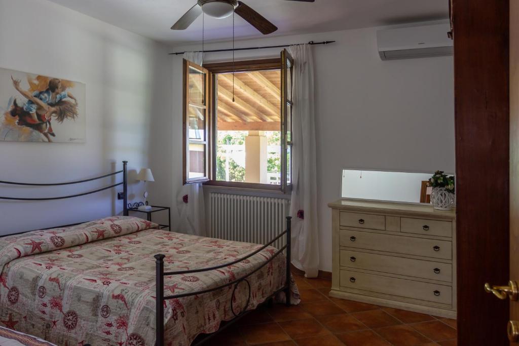 A bed or beds in a room at CASE&COLLINE La Macchia