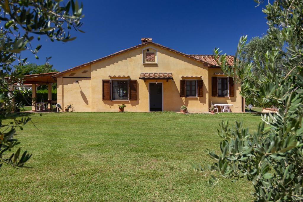 The building in which the holiday home is located