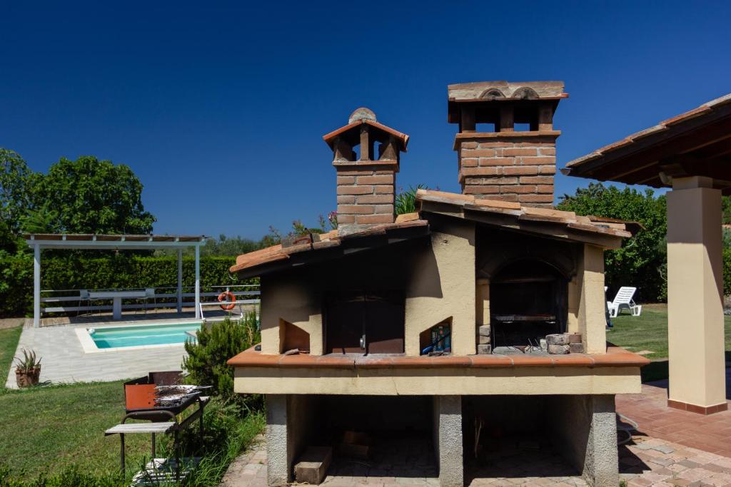 The swimming pool at or close to CASE&COLLINE La Macchia