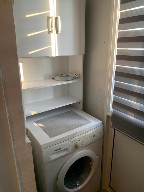 Luna's Sea View & City Center Apartment - 14