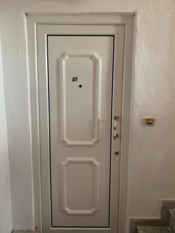 Luna's Sea View & City Center Apartment - 15