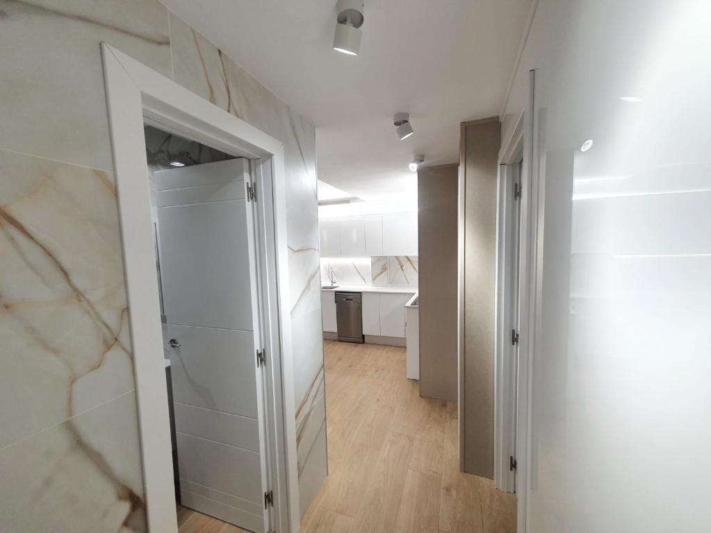 Kuchyň nebo kuchyňský kout v ubytování SALOU ,APARTAMENTO CON PISCINA y Wifi