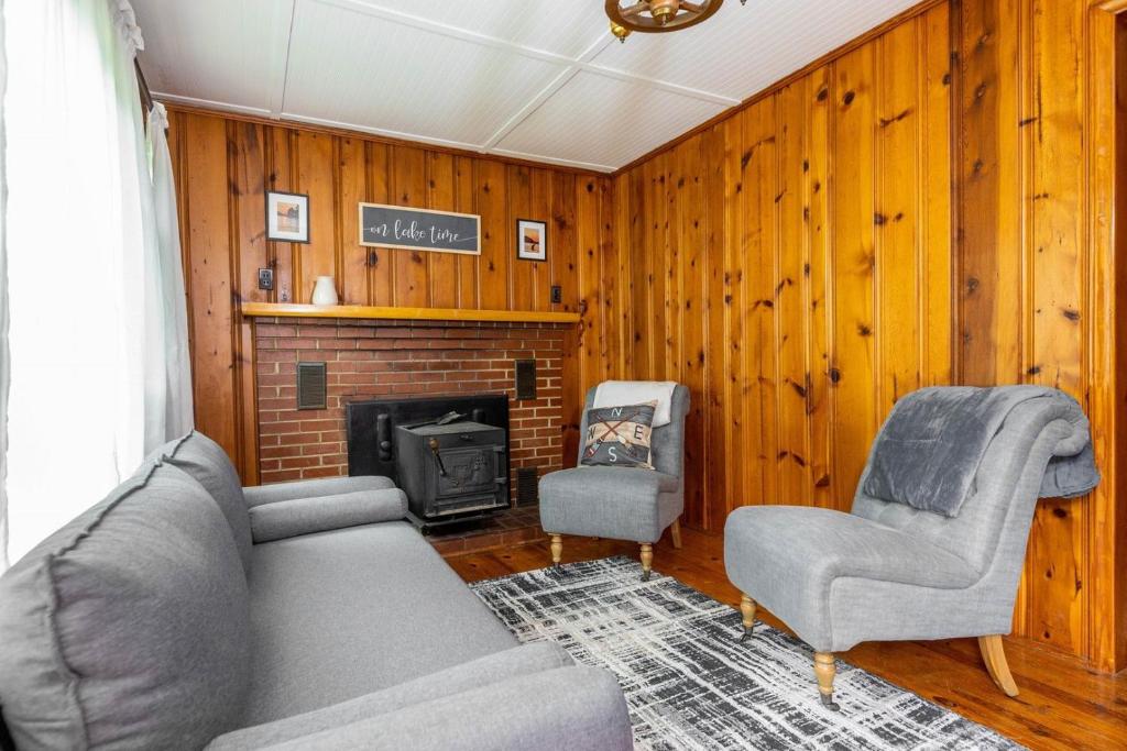 Fishermans Haven on Quiet Cove Claytor Lake 2BS6 - Housity
