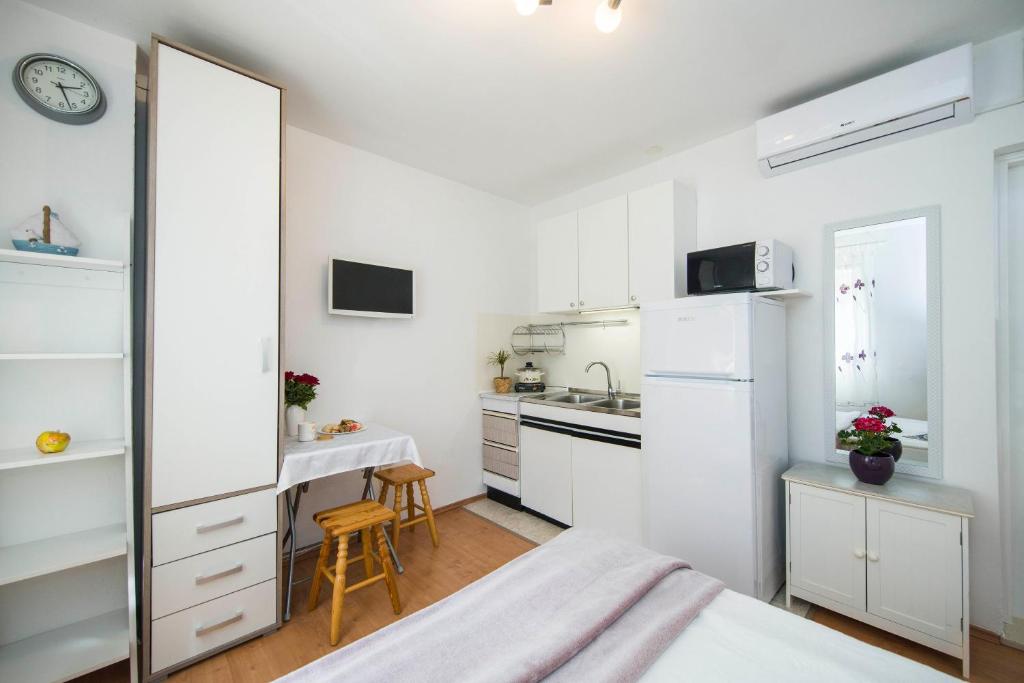 Kuchyň nebo kuchyňský kout v ubytování Apartments Odrina