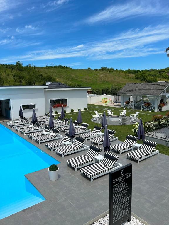 Bazén v ubytování Krystal Boutique Mansion nebo v jeho okolí