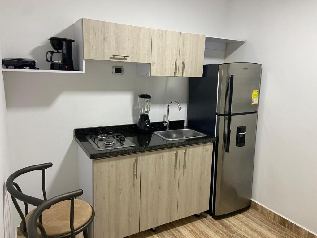 Una cocina o zona de cocina en Aparta Suites 404 Granada Cali
