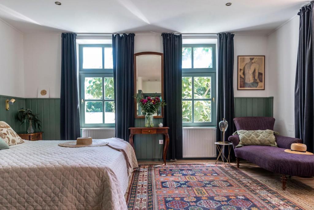 Posteľ alebo postele v izbe v ubytovaní Berky Kúria - Stylish cottage in the Hills of Tolna for 16people