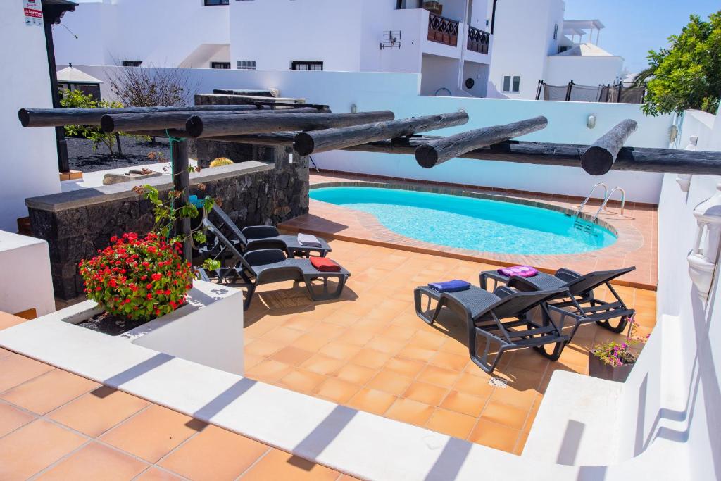 Bazén v ubytovaní Casa Seara Piscina, Wifi y 400 metro de la playa, alebo v jeho blízkosti