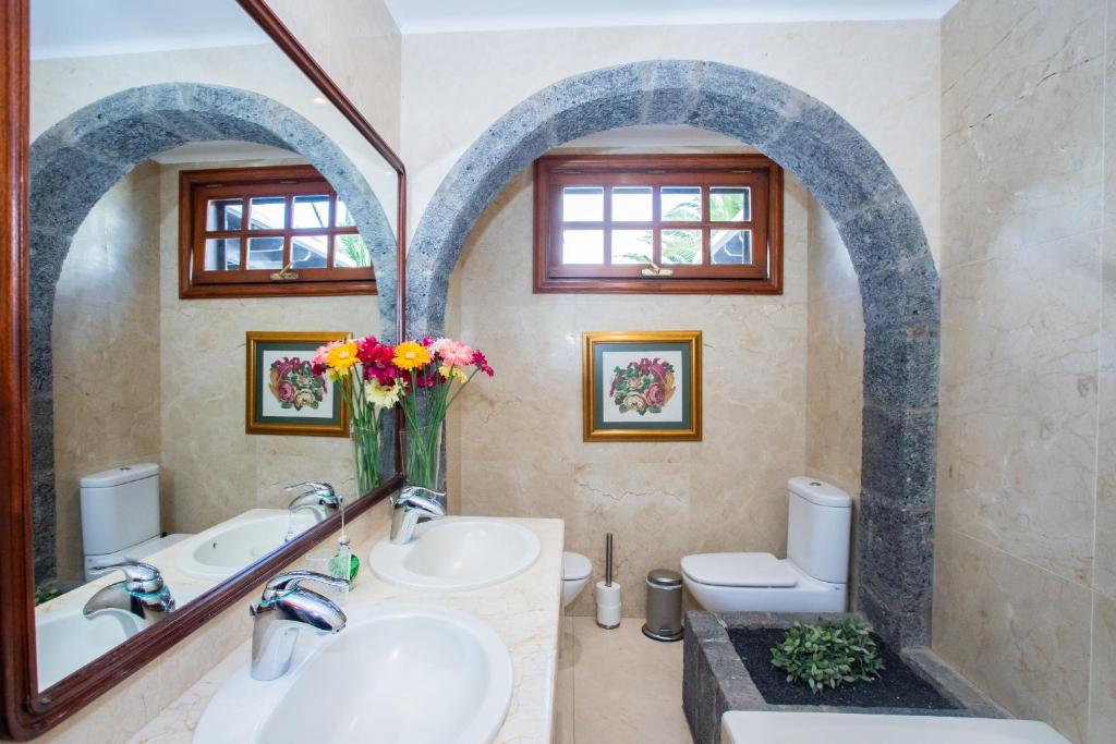 Kúpeľňa v ubytovaní Casa Seara Piscina, Wifi y 400 metro de la playa,