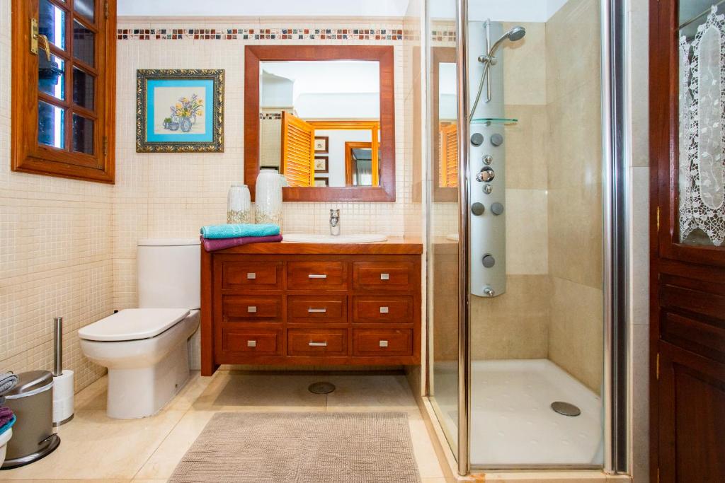 Kúpeľňa v ubytovaní Casa Seara Piscina, Wifi y 400 metro de la playa,