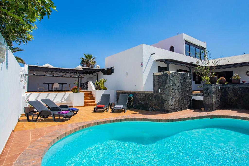 Bazén v ubytovaní Casa Seara Piscina, Wifi y 400 metro de la playa, alebo v jeho blízkosti