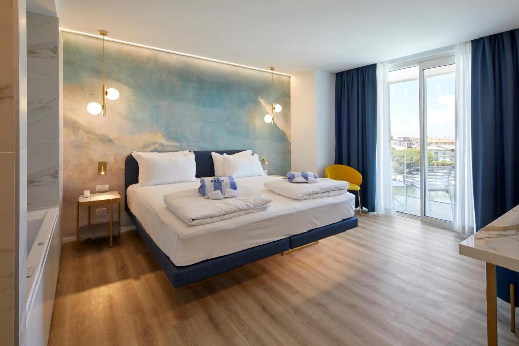 Postel nebo postele na pokoji v ubytování Riva Palace Hotel