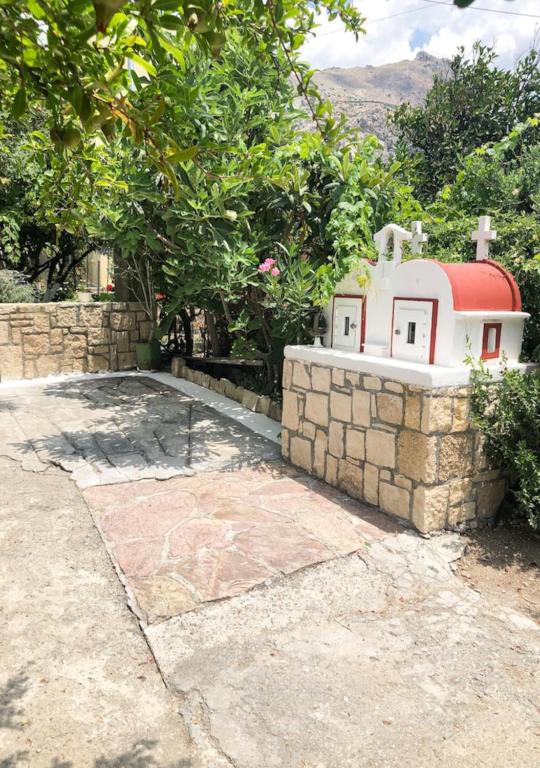 Zahrada ubytování Myrtia - Cretan Guest House