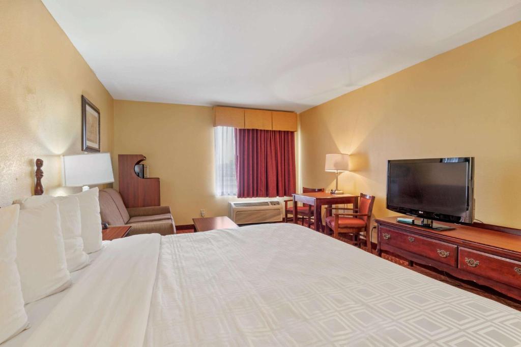 Best Western Clearlake Plaza photo