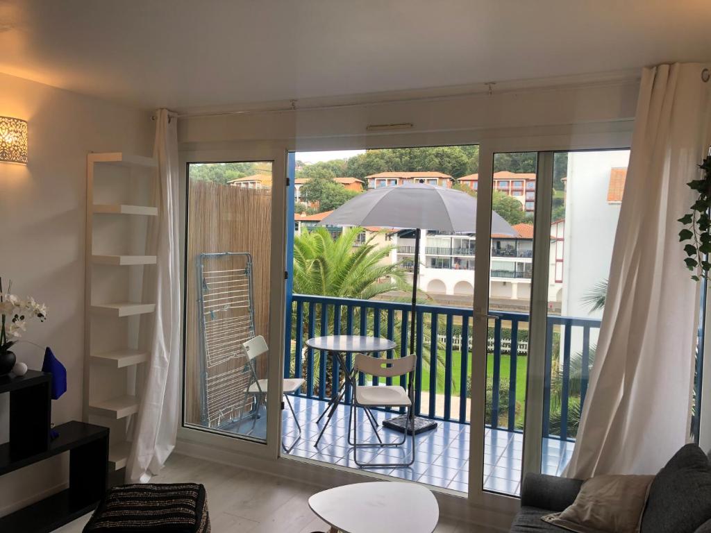 Balkon lub taras w obiekcie Charmant 2 pièces proche de la plage de Socoa