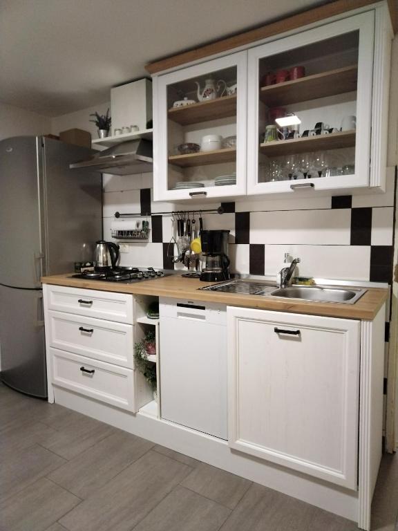 Kuchyňa alebo kuchynka v ubytovaní BonBon condominium