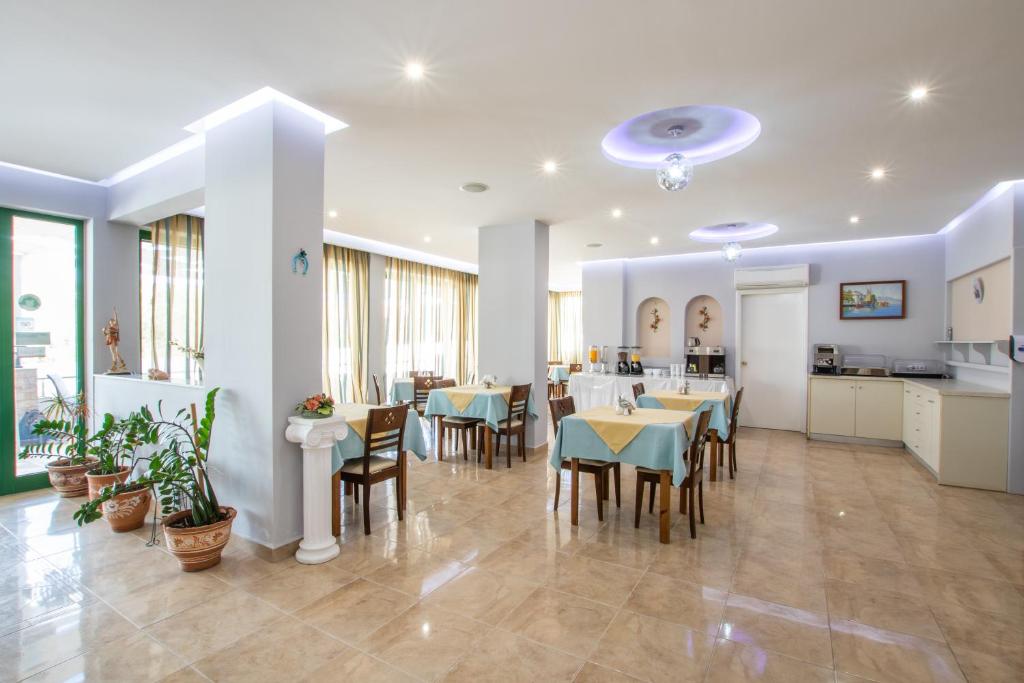 Kuchyň nebo kuchyňský kout v ubytování Panorama Hotel