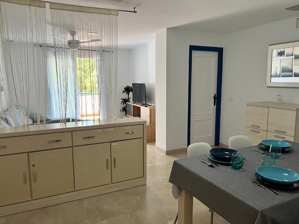 Kép Apartamento con terraza, garaje y piscina a 350m playa szállásáról Garruchában a galériában
