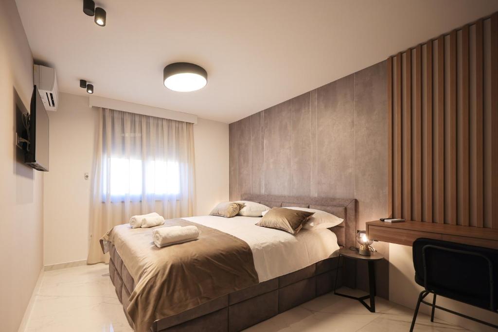 Łóżko lub łóżka w pokoju w obiekcie LL luxury penthouse on sea