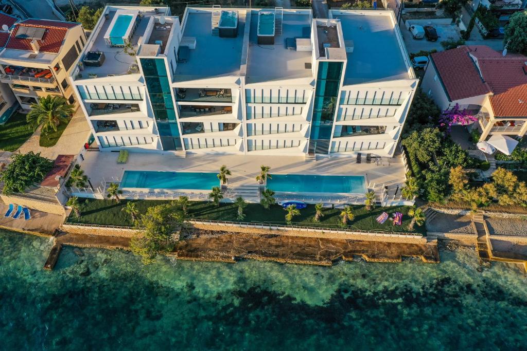 Basen w obiekcie LL luxury penthouse on sea lub w pobliżu