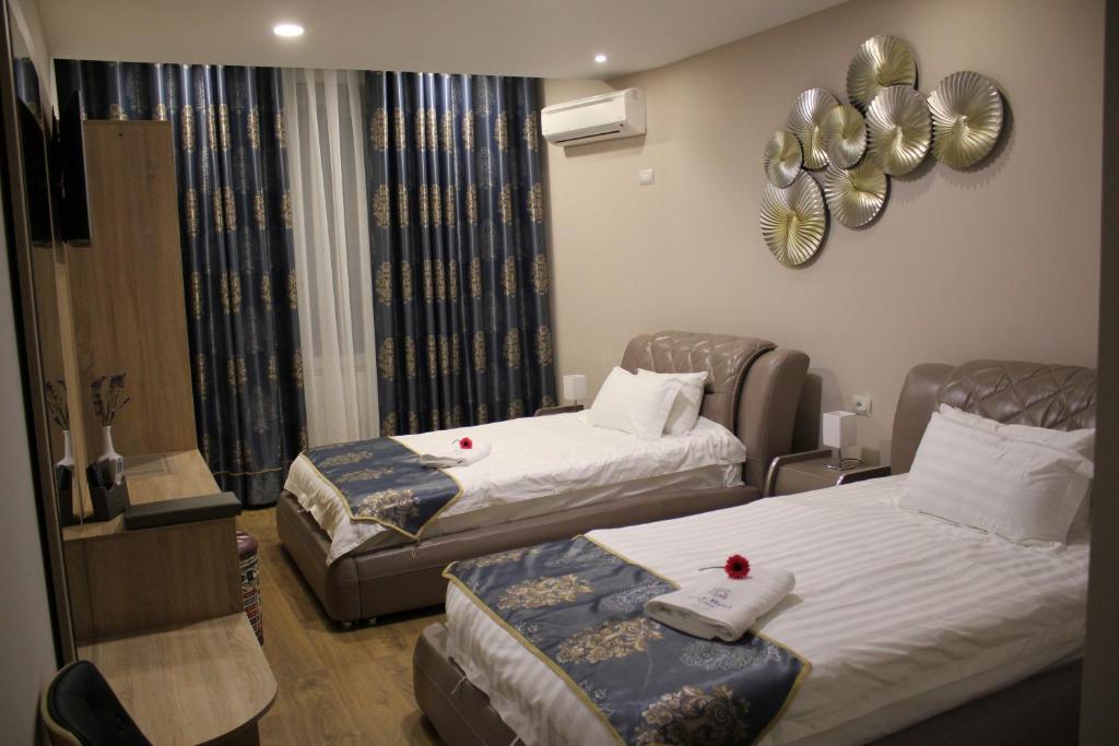 Postel nebo postele na pokoji v ubytování Park Hotel Tirana