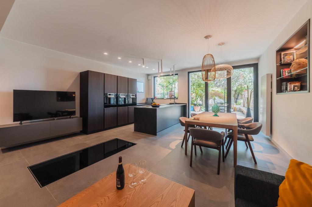 A kitchen or kitchenette at Dbhousetaormina