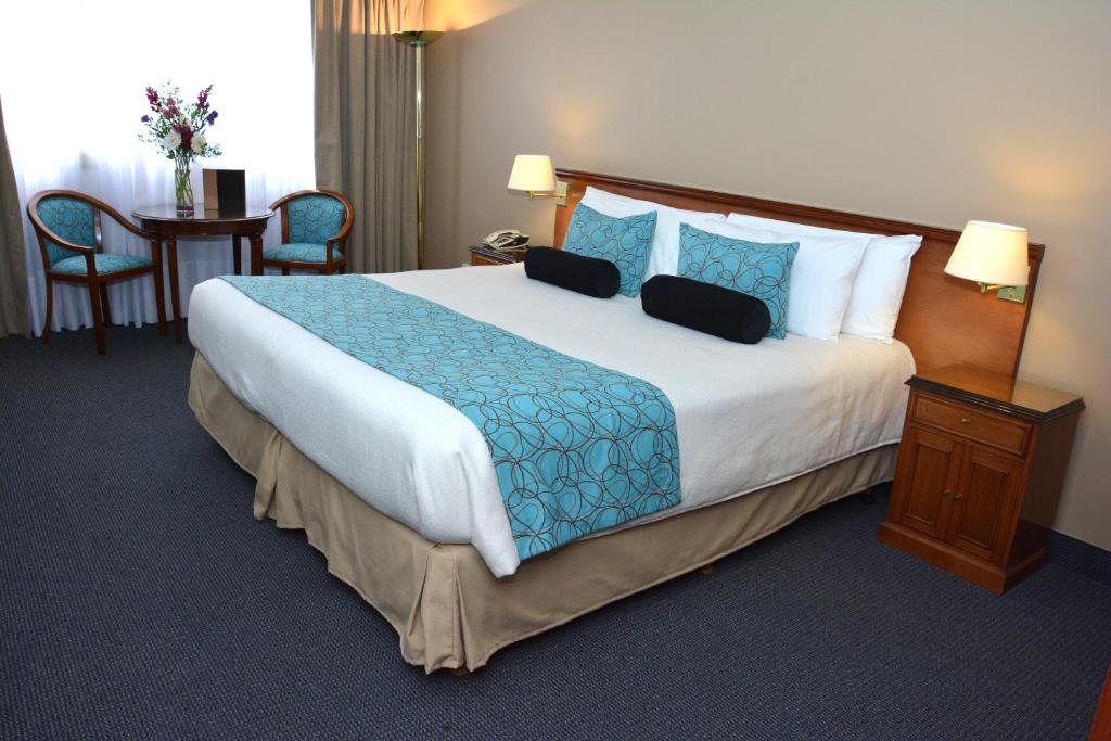 a bedroom with a large bed in a hotel room at Centuria Hotel Buenos Aires in Buenos Aires