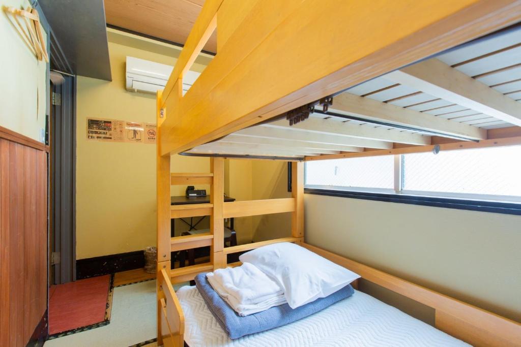 Postel nebo postele na pokoji v ubytování Shinagawa-shuku Guest House & Tours