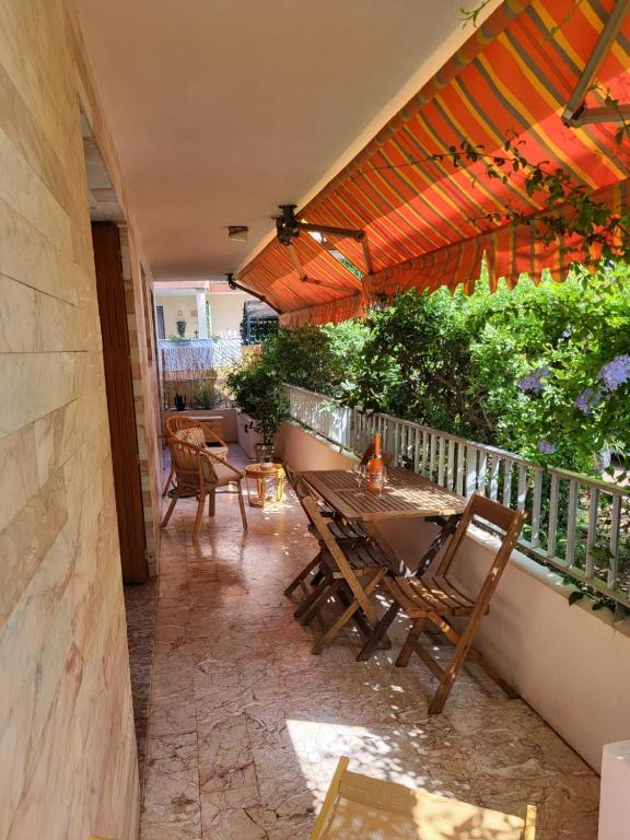 Nice 50m with TERRACE in Sanary-sur-mer