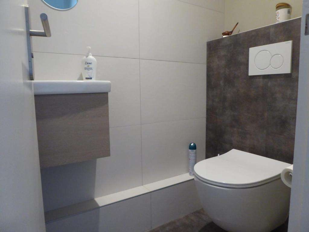 Fotografia z galérie ubytovania Appartement face mer aux Sables d'Olonne, 2 chambres, proche plage et commerces - FR-1-325-125 v destinácii Les Sables-dʼOlonne