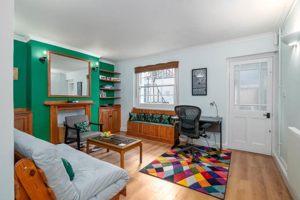 a living room with a couch and a desk at Fantastic 1 bedroom apartment with private patio in London